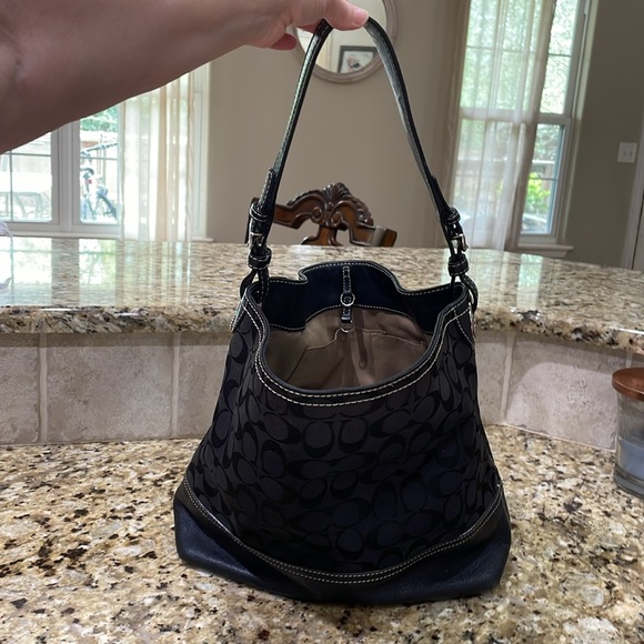 🖤COACH black signature canvas and leather bucket bag. - Picture 11 of 15